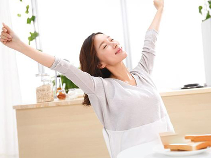 瘦后背的方法有哪些 伸伸懒腰 瘦后背的方法有哪些 伸伸懒腰